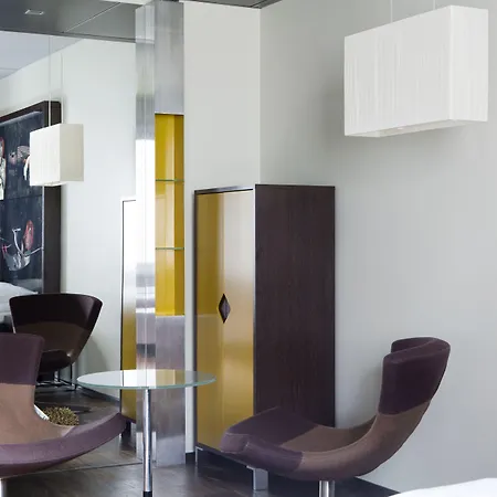Comfort Square Hotel 4*