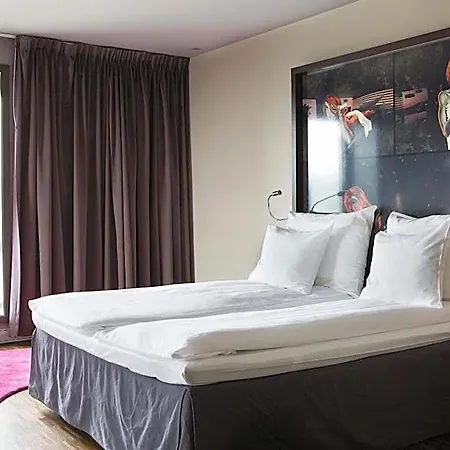 Hotel Comfort Square 4*