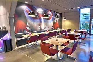 Hotell Comfort Square 4*