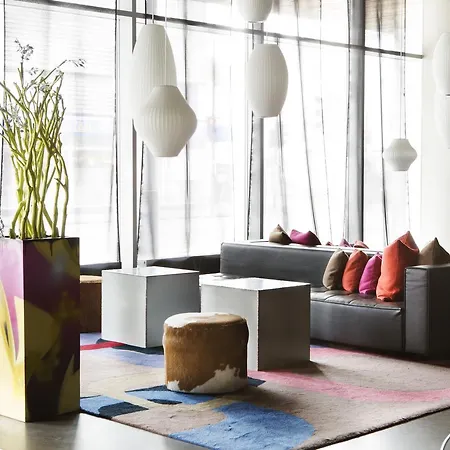 Hotell Comfort Square 4*