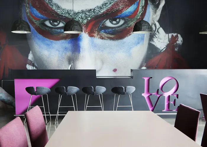 Hotel Comfort Square