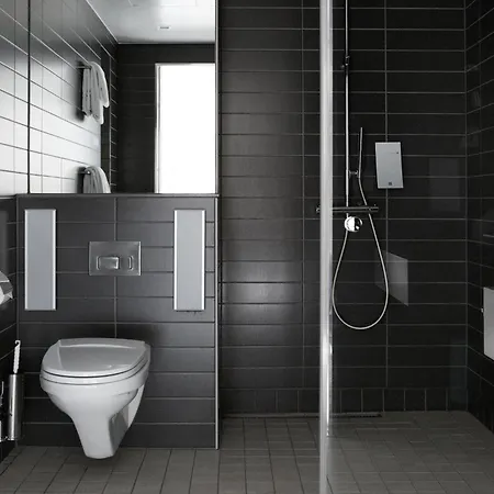 מלון Comfort Square 4*