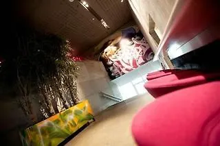 מלון Comfort Square 4*